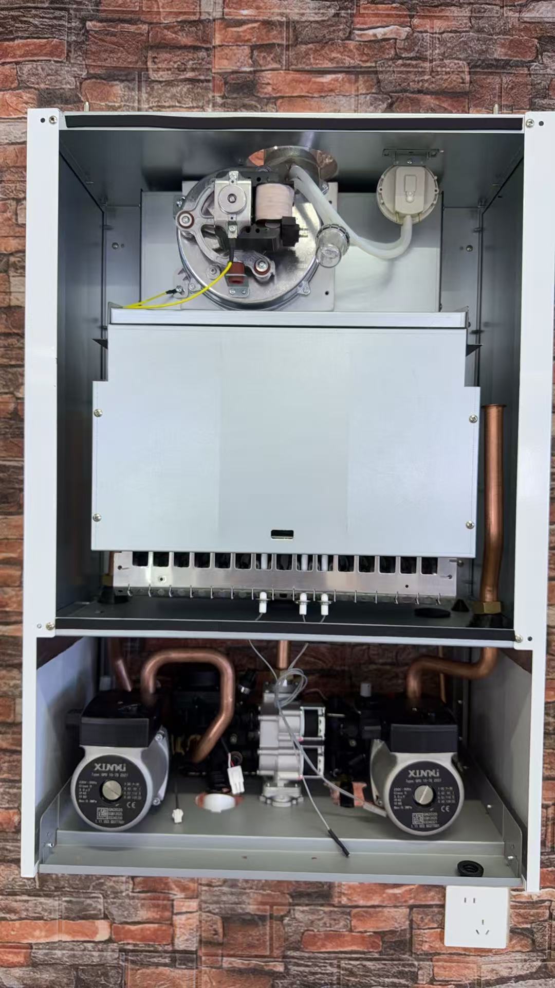 Apakah kelebihan dan kekurangan pemanasan dengan dandang gas yang digantung di dinding?